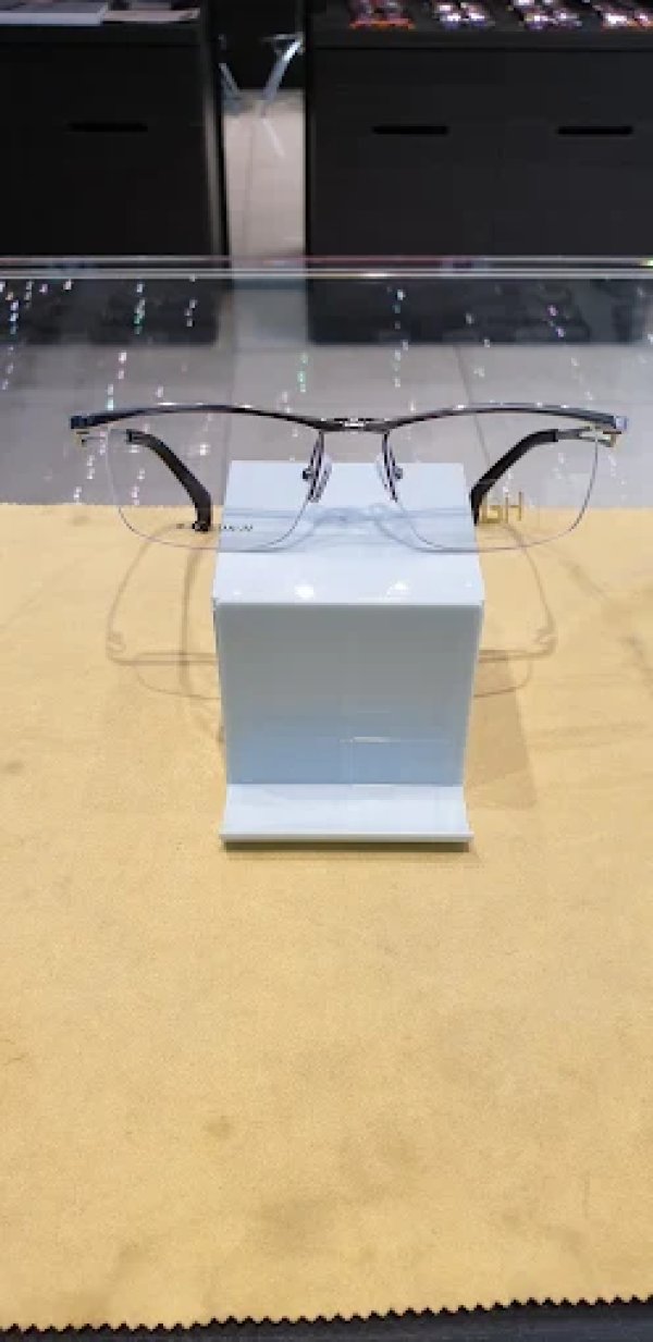 相簿：豪眼利眼鏡行