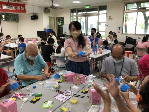 9月3日-崇善里親子青銀家庭日手作黏土同樂會
