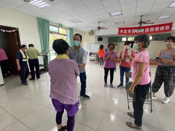 崇善里關懷據點與泓德長照攜手共度溫馨母親節