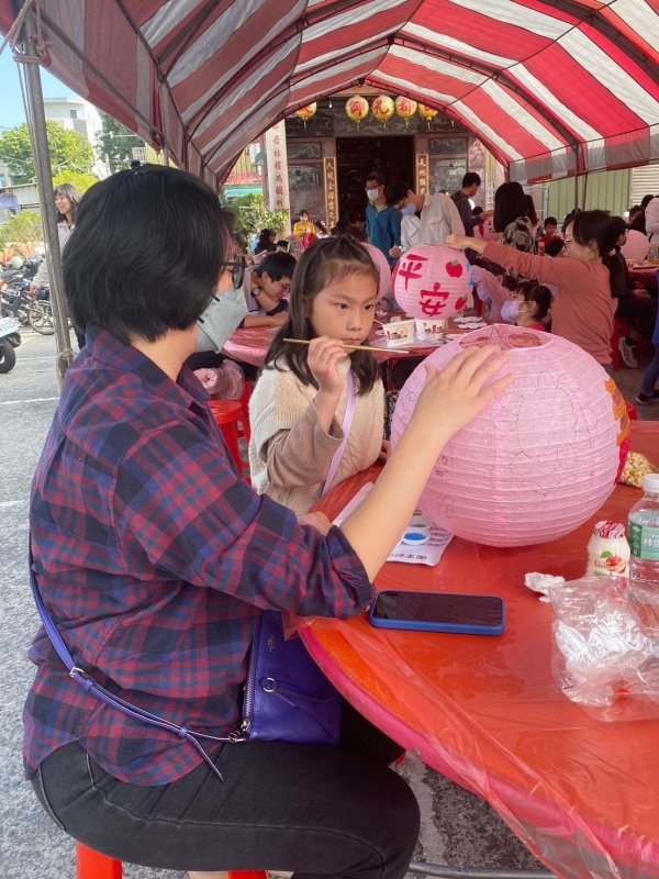相簿：臺南竹篙厝上帝廟彩繪祈福燈活動