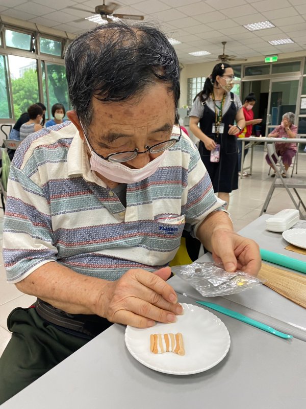 相簿：崇善里活動中心慶端午-手作黏土課程