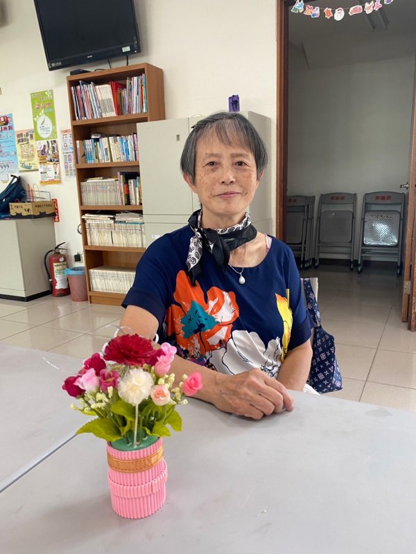 崇善里關懷據點與泓德長照攜手共度溫馨母親節