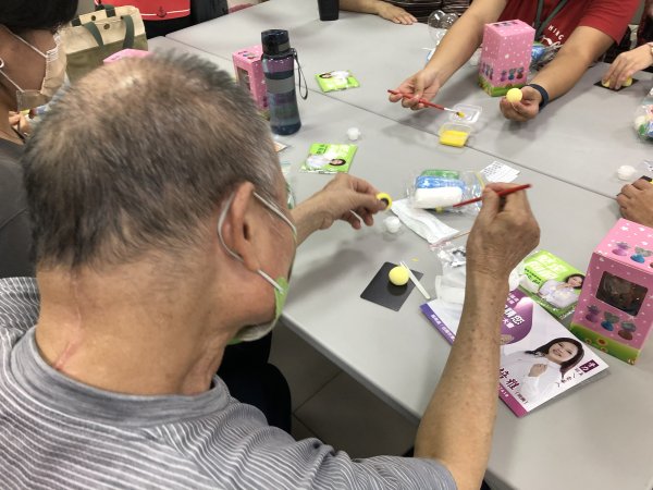 9月3日-崇善里親子青銀家庭日手作黏土同樂會