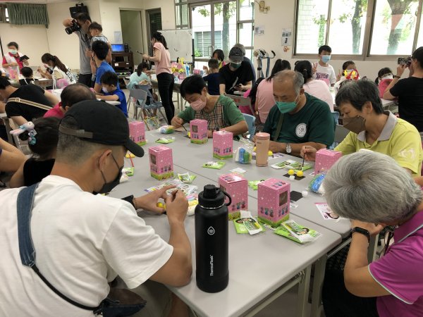 9月3日-崇善里親子青銀家庭日手作黏土同樂會