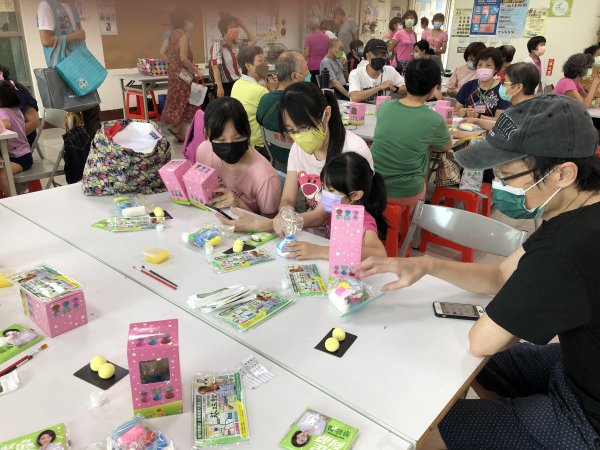 9月3日-崇善里親子青銀家庭日手作黏土同樂會