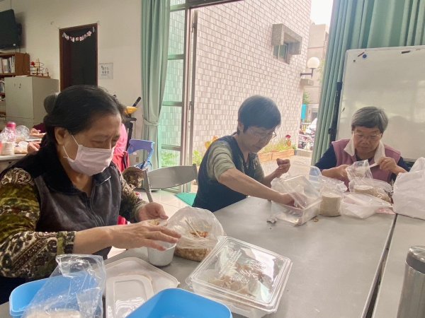 相簿：崇善里歡慶2024年舉辦大型集體包水餃金元寶活動