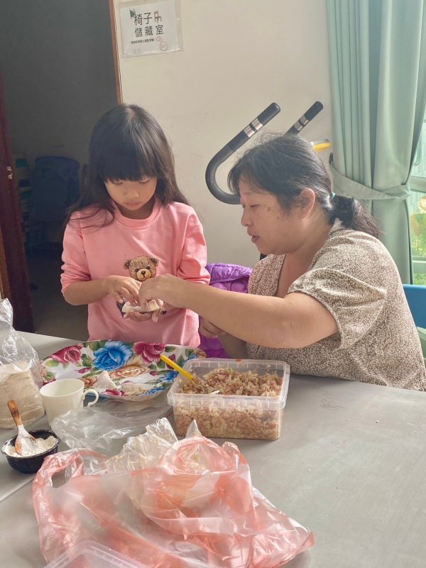相簿：崇善里歡慶2024年舉辦大型集體包水餃金元寶活動