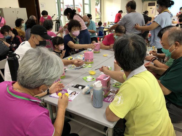9月3日-崇善里親子青銀家庭日手作黏土同樂會