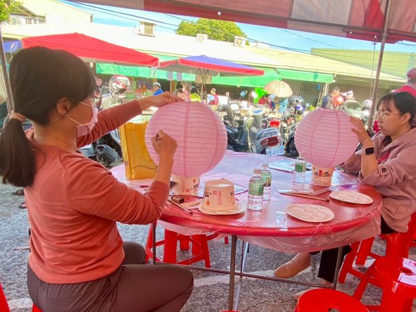 相簿：臺南竹篙厝上帝廟彩繪祈福燈活動