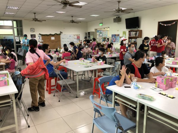 9月3日-崇善里親子青銀家庭日手作黏土同樂會
