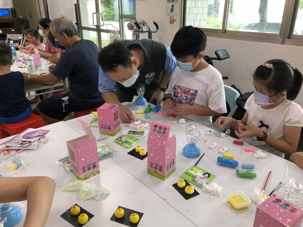 9月3日-崇善里親子青銀家庭日手作黏土同樂會