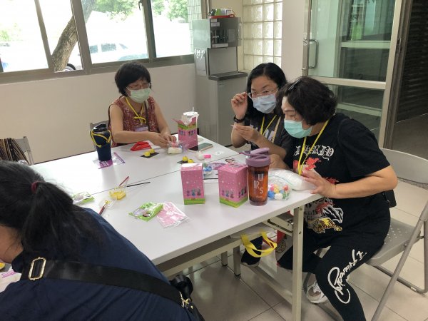 9月3日-崇善里親子青銀家庭日手作黏土同樂會