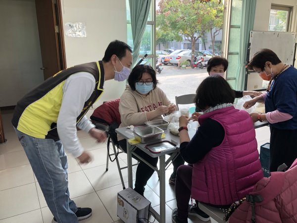 青銀共融~金元寶活動~包個金元寶歡喜迎兔年!!