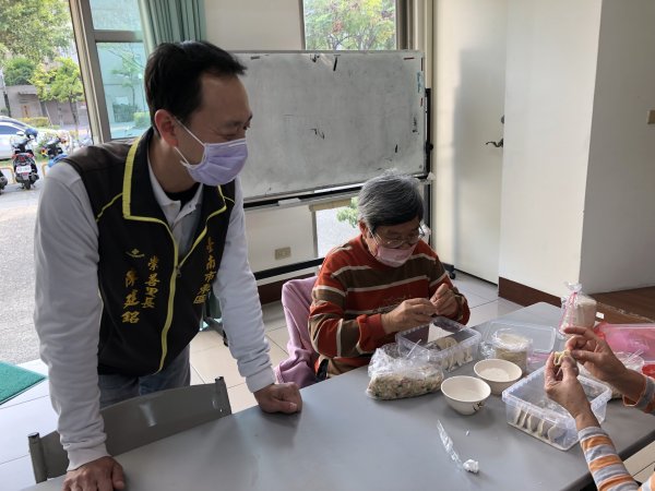 青銀共融~金元寶活動~包個金元寶歡喜迎兔年!!