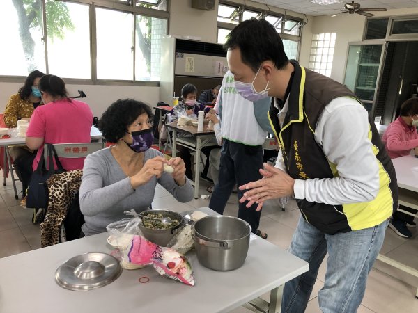 青銀共融~金元寶活動~包個金元寶歡喜迎兔年!!