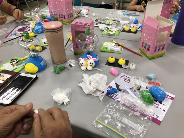 9月3日-崇善里親子青銀家庭日手作黏土同樂會
