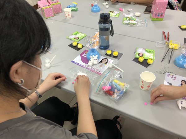 9月3日-崇善里親子青銀家庭日手作黏土同樂會