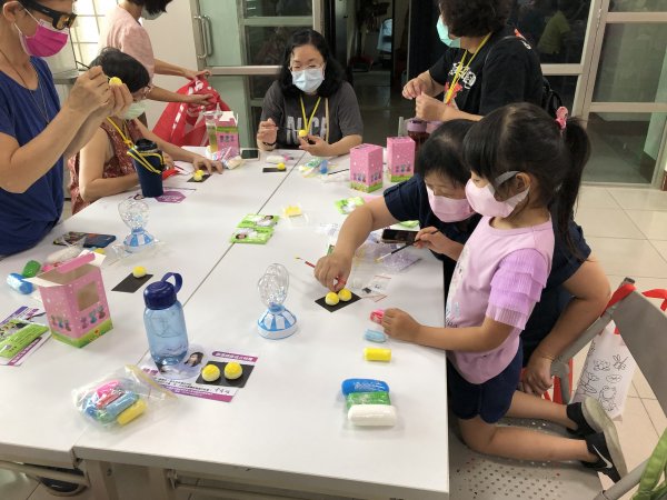 9月3日-崇善里親子青銀家庭日手作黏土同樂會