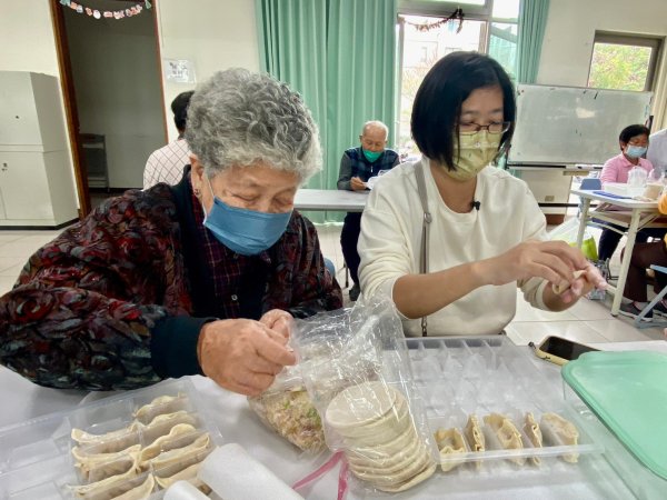青銀共融~金元寶活動~包個金元寶歡喜迎兔年!!