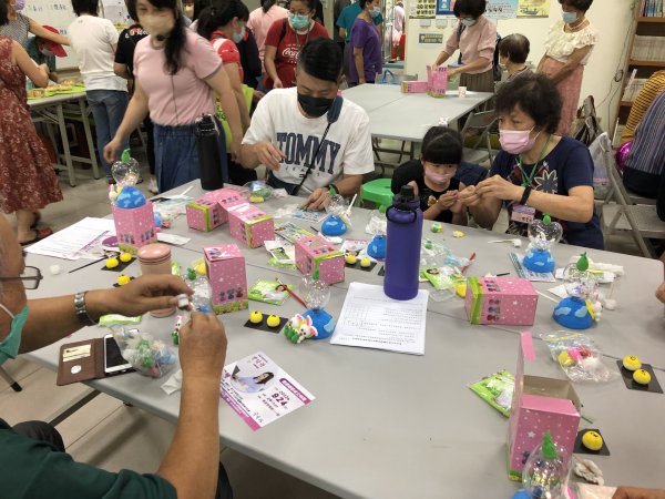 9月3日-崇善里親子青銀家庭日手作黏土同樂會
