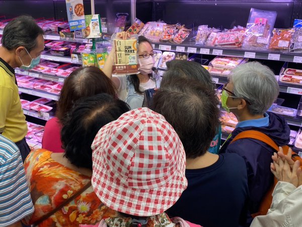 相簿：東區衛生所舉辦《盛滿健康》課程，長輩共購六大類食物學習健康飲食習慣