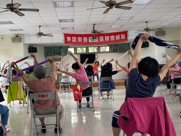 崇善里關懷據點與泓德長照攜手共度溫馨母親節