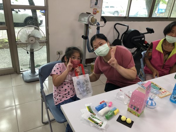 9月3日-崇善里親子青銀家庭日手作黏土同樂會