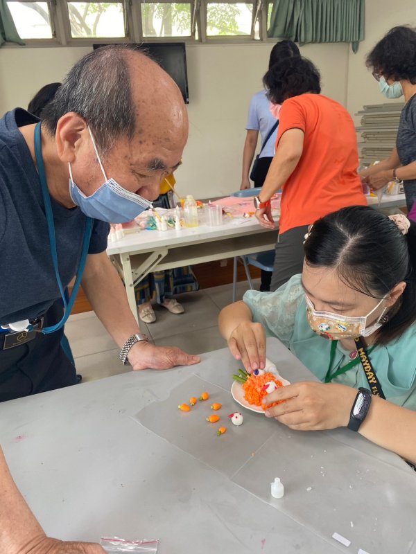 相簿：崇善里活動中心慶端午-手作黏土課程