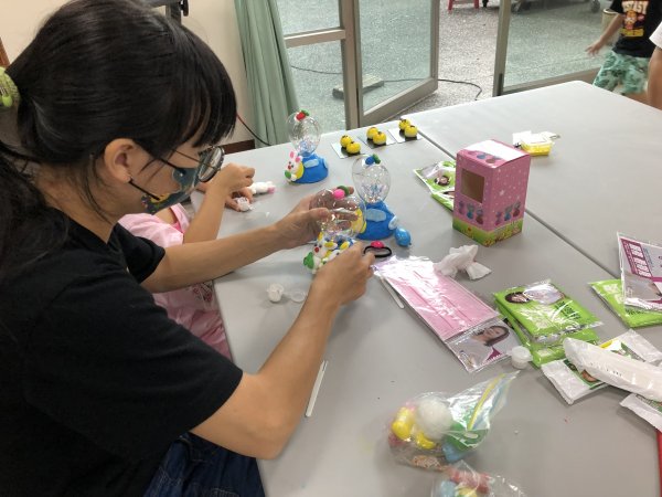 9月3日-崇善里親子青銀家庭日手作黏土同樂會