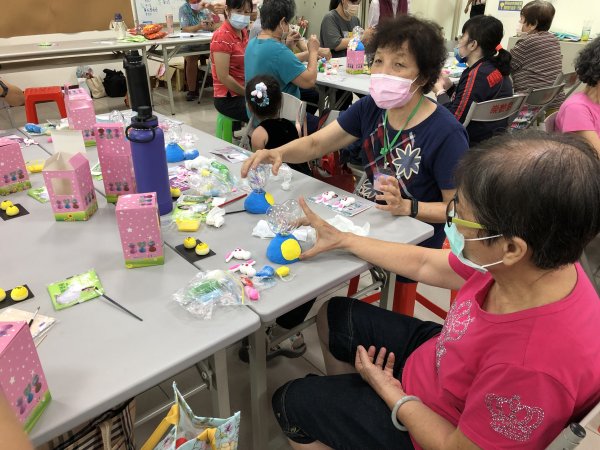 9月3日-崇善里親子青銀家庭日手作黏土同樂會