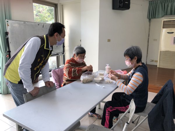 青銀共融~金元寶活動~包個金元寶歡喜迎兔年!!