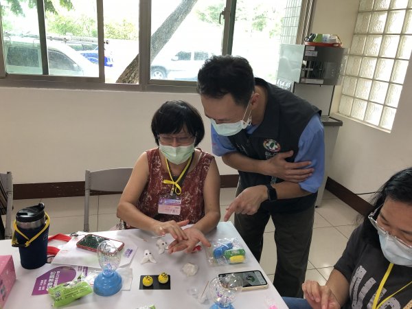 9月3日-崇善里親子青銀家庭日手作黏土同樂會