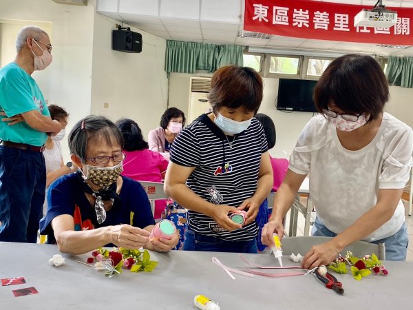 崇善里關懷據點與泓德長照攜手共度溫馨母親節