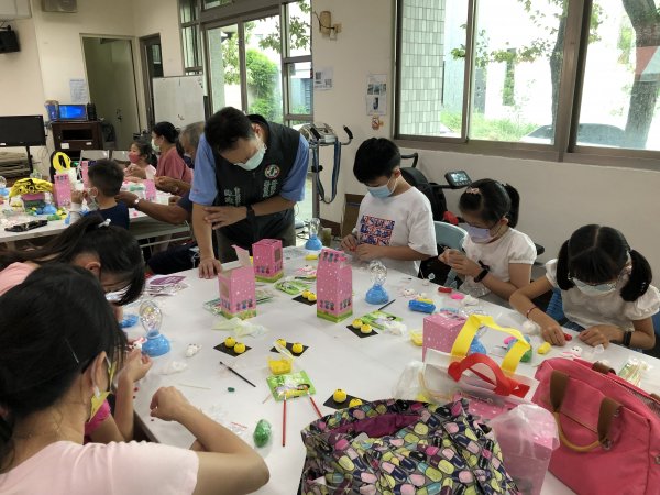 9月3日-崇善里親子青銀家庭日手作黏土同樂會