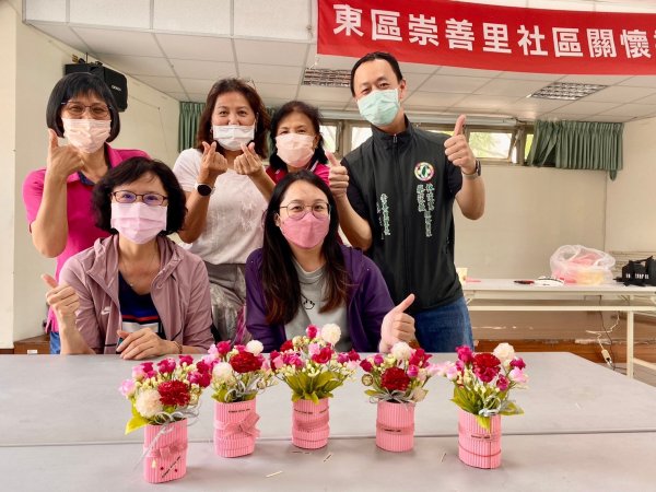 崇善里關懷據點與泓德長照攜手共度溫馨母親節