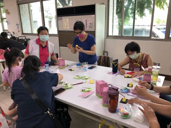 9月3日-崇善里親子青銀家庭日手作黏土同樂會