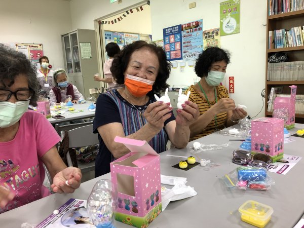 9月3日-崇善里親子青銀家庭日手作黏土同樂會