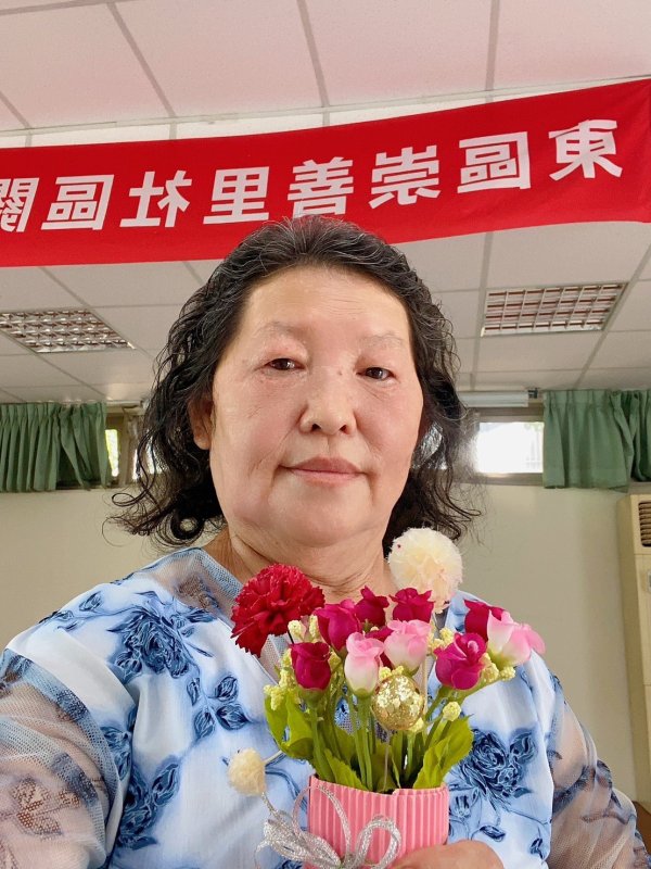 崇善里關懷據點與泓德長照攜手共度溫馨母親節