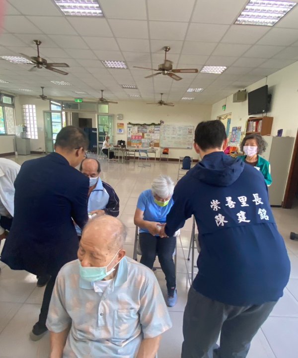 相簿：東區衛生所舉辦《盛滿健康》課程，長輩共購六大類食物學習健康飲食習慣