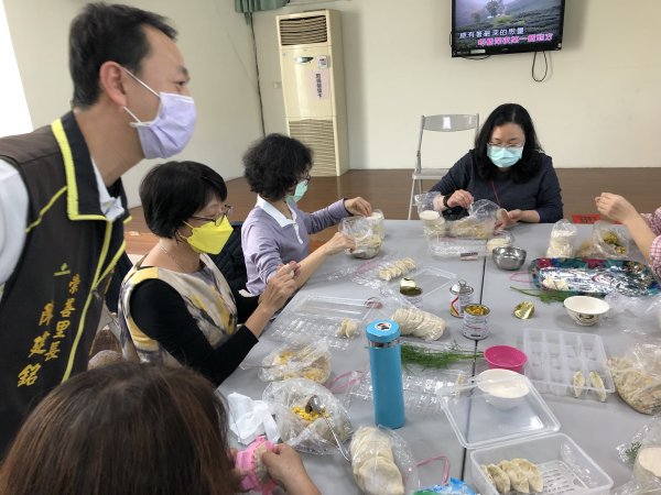 青銀共融~金元寶活動~包個金元寶歡喜迎兔年!!