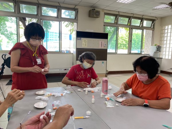 相簿：崇善里活動中心慶端午-手作黏土課程