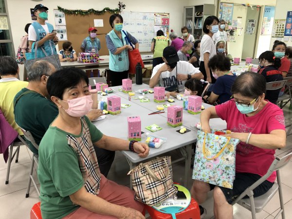 9月3日-崇善里親子青銀家庭日手作黏土同樂會