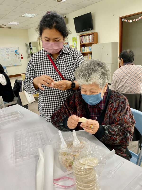 青銀共融~金元寶活動~包個金元寶歡喜迎兔年!!