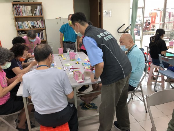 9月3日-崇善里親子青銀家庭日手作黏土同樂會