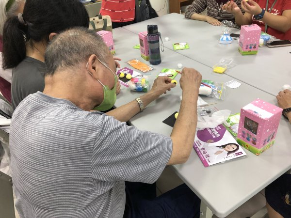 9月3日-崇善里親子青銀家庭日手作黏土同樂會