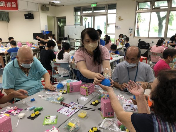 9月3日-崇善里親子青銀家庭日手作黏土同樂會