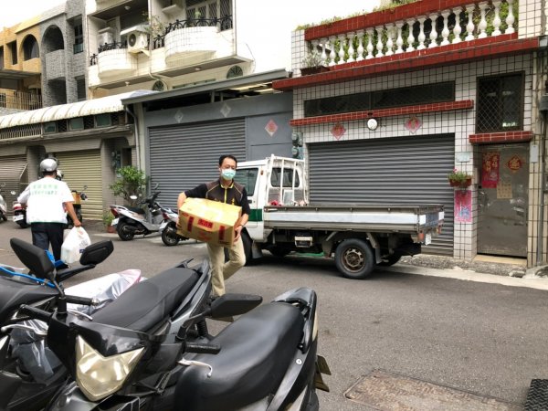 愛心物資再一波！感謝台灣美發展交流協會贈送物資給予里內獨居長者與中低收民
