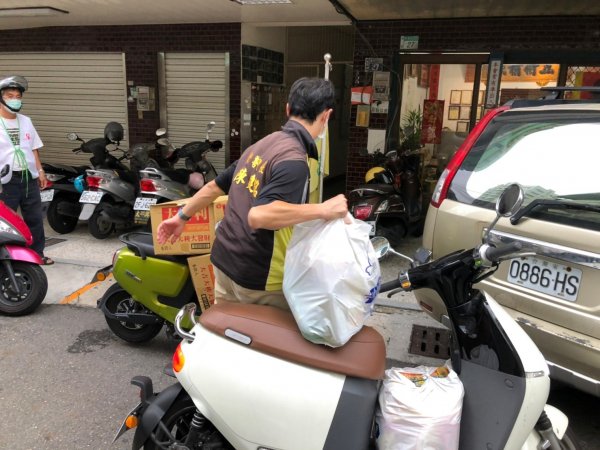 愛心物資再一波！感謝台灣美發展交流協會贈送物資給予里內獨居長者與中低收民
