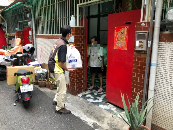 愛心物資再一波！感謝台灣美發展交流協會贈送物資給予里內獨居長者與中低收民
