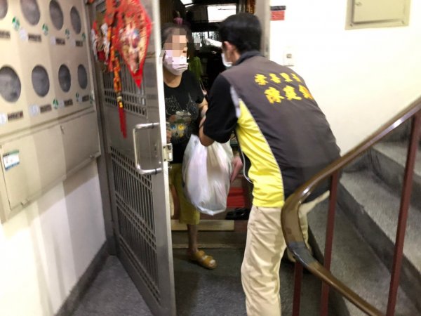 愛心物資再一波！感謝台灣美發展交流協會贈送物資給予里內獨居長者與中低收民